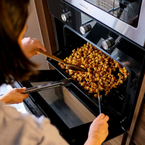 0.9 Cubic Feet Capacity 900 Watts Kitchen Essentials for the Countertop Stainless Steel - Imagen 4
